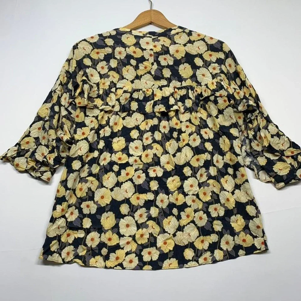 Lauren Conrad‎ Floral Blouse Ruffle Sleeve Size Medium Womens